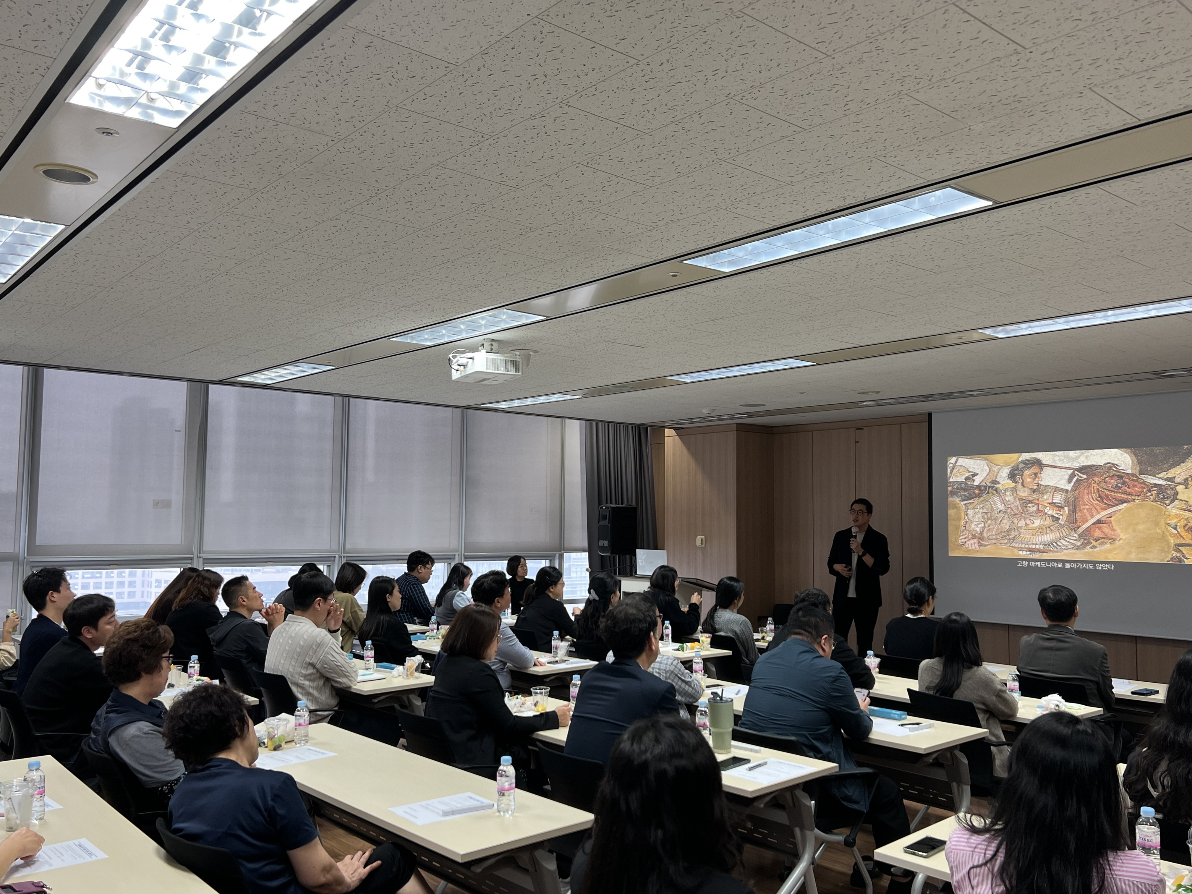 인천 권역 10월 명사 초청특강 이미지