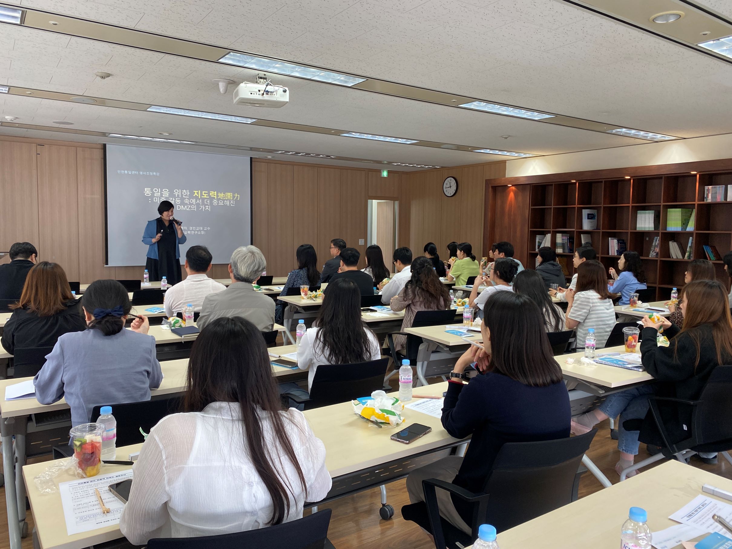 인천통일플러스센터 6월 명사초청특강 : 통일을 위한 지도록 미중갈등 속에서 더 중요해진 DMZ 의 가치 기념 사진