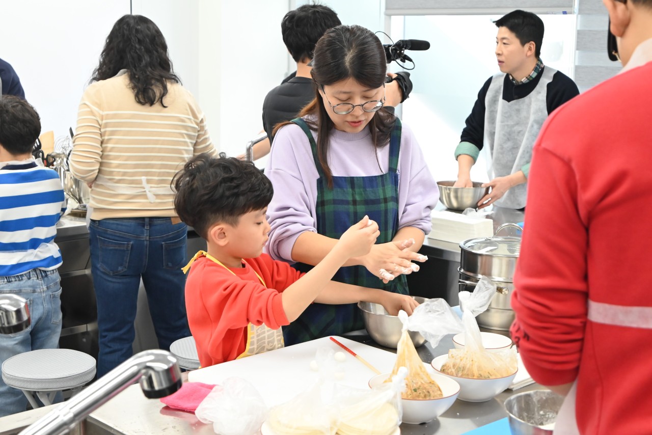 [강원권] 겨울방학 프로그램 : 북한 만두 빚기 사진4