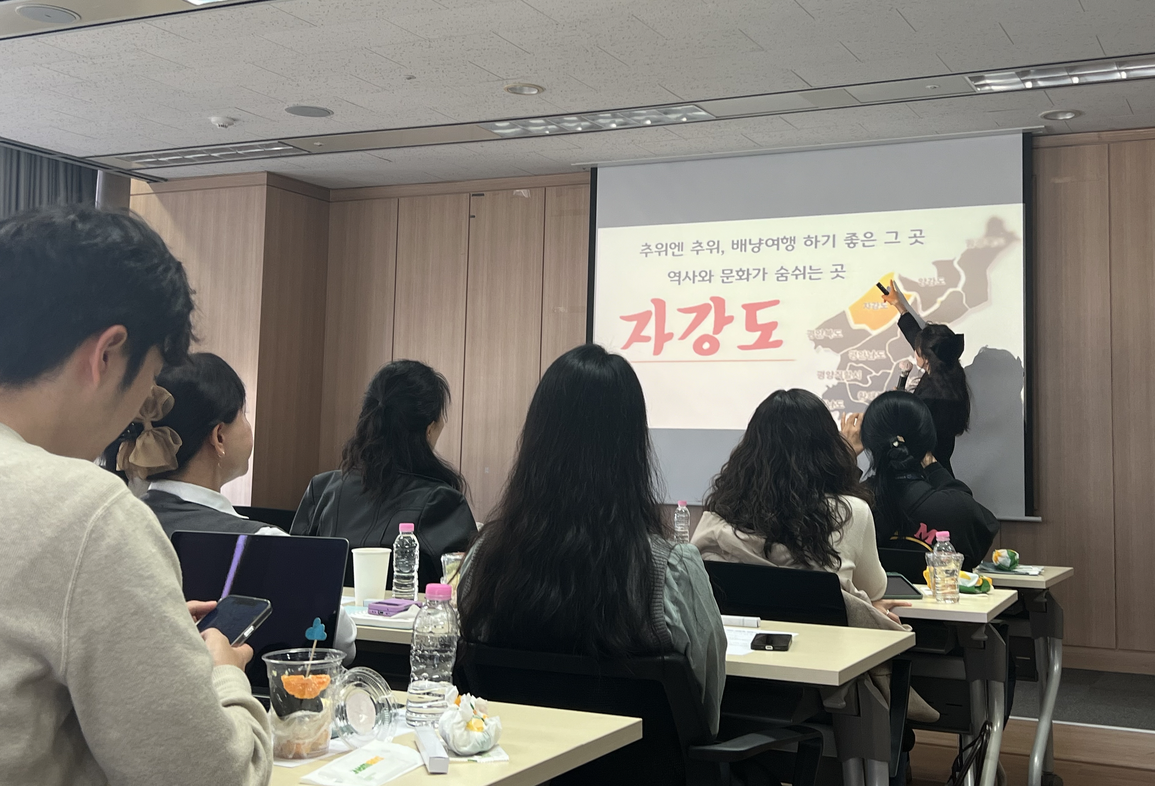 인천 통일플러스센터 11월 명사 초청 특강 - 우리는 북한을 어떻게 볼 것인가 관련 이미지