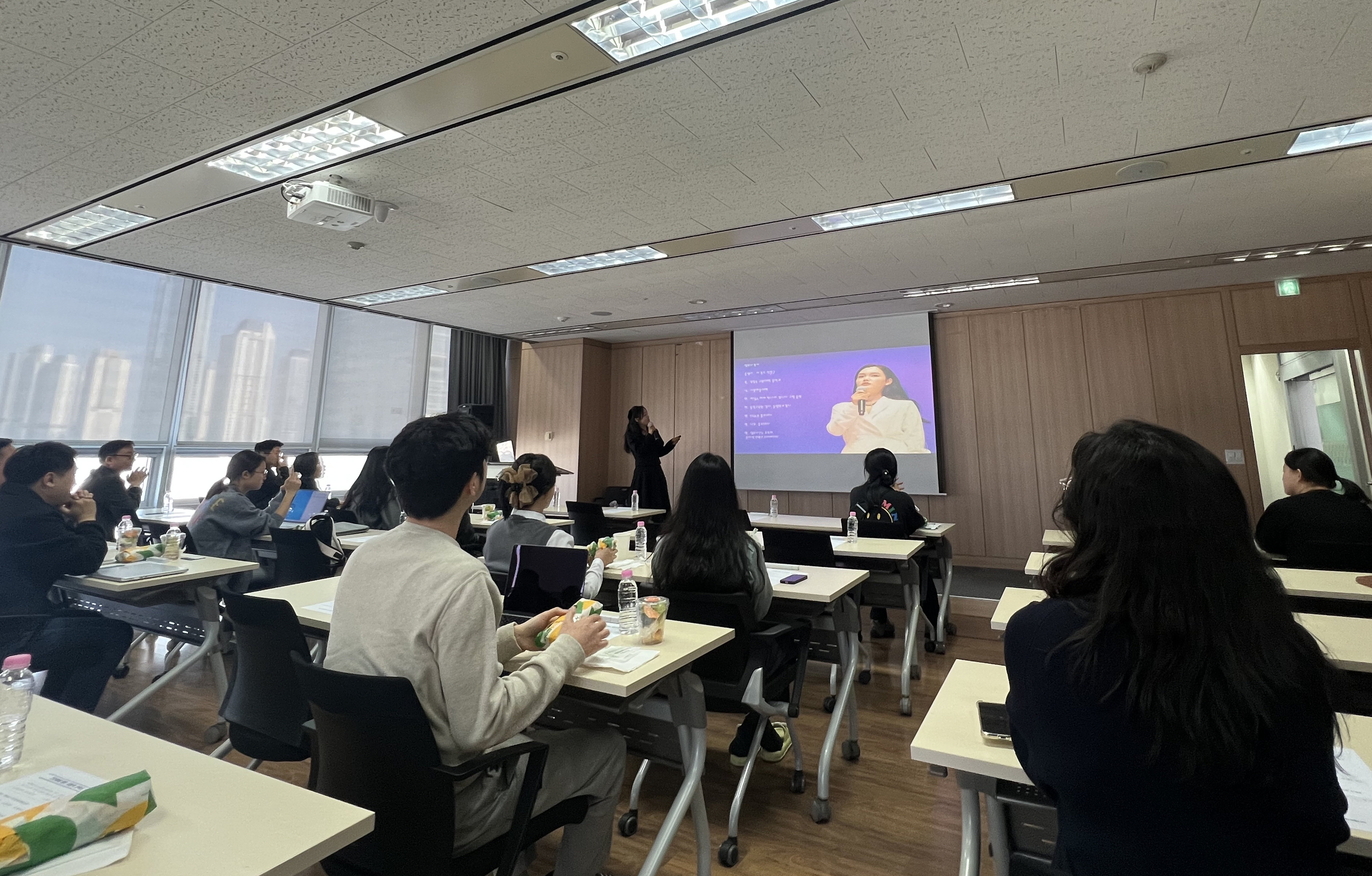 인천 통일플러스센터 11월 명사 초청 특강 - 우리는 북한을 어떻게 볼 것인가 관련 이미지