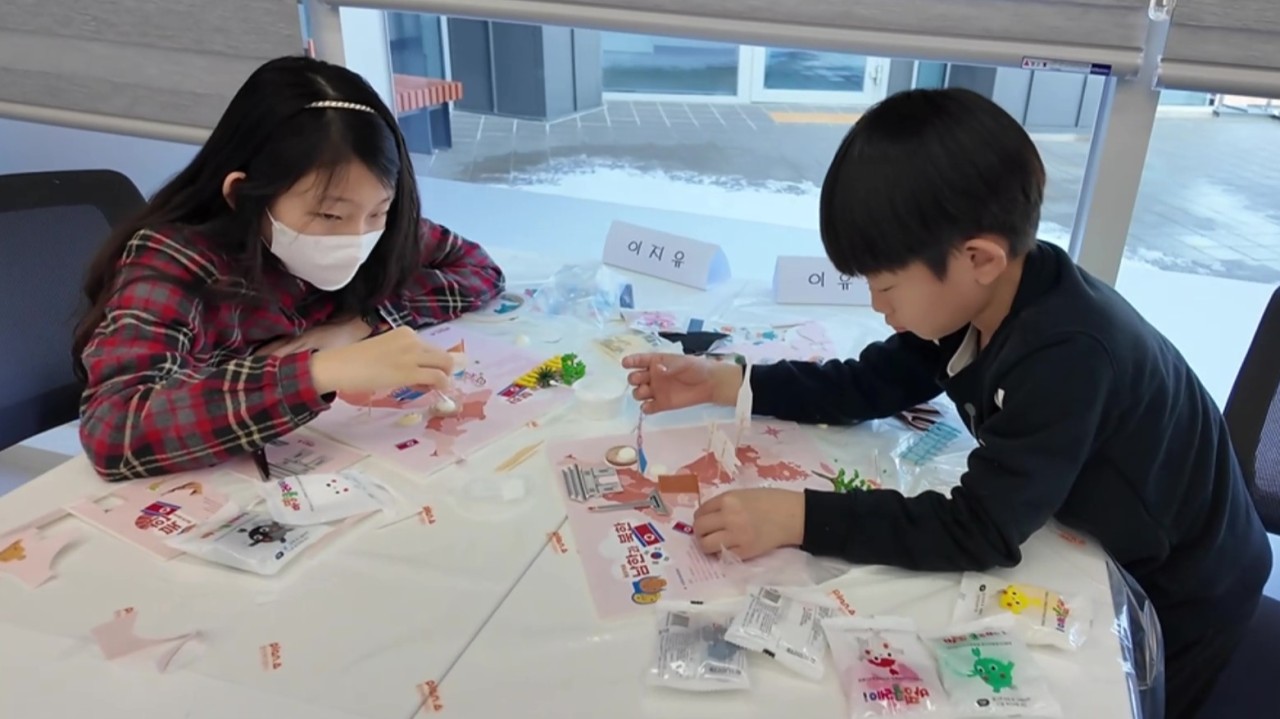 [강원권] 겨울방학 프로그램 : 남북한 랜드마크 지도만들기 2회차 사진2